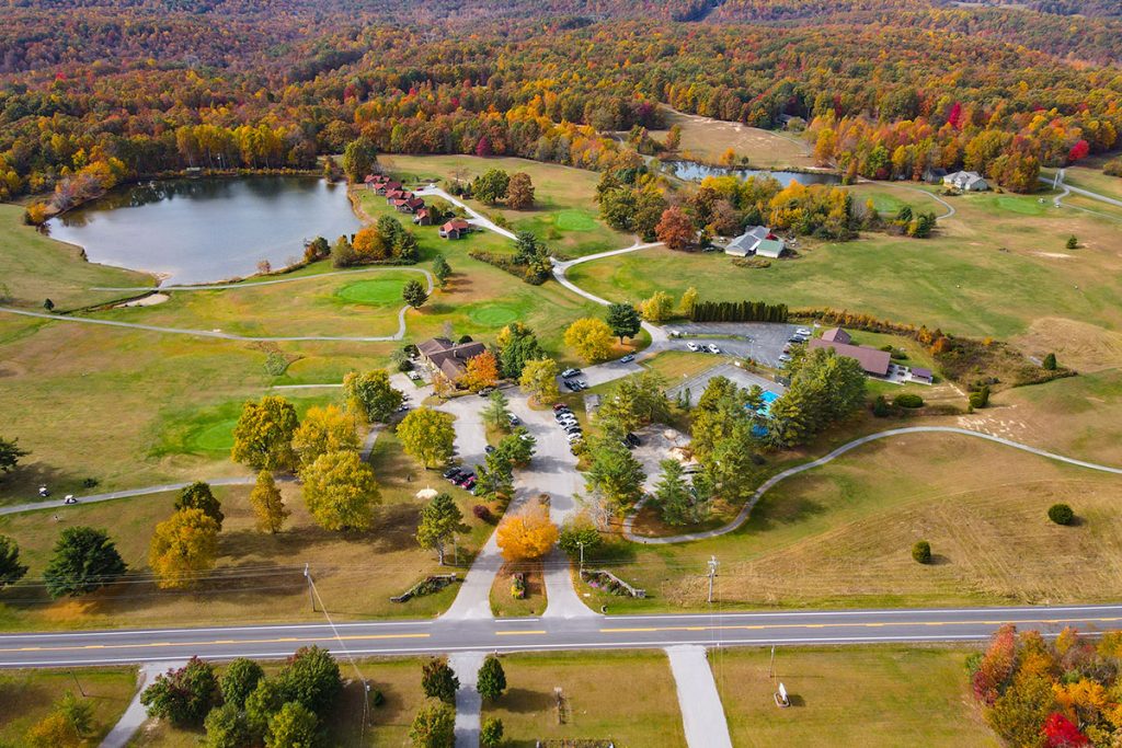 cumberland cove golf course  parking and clubhouse